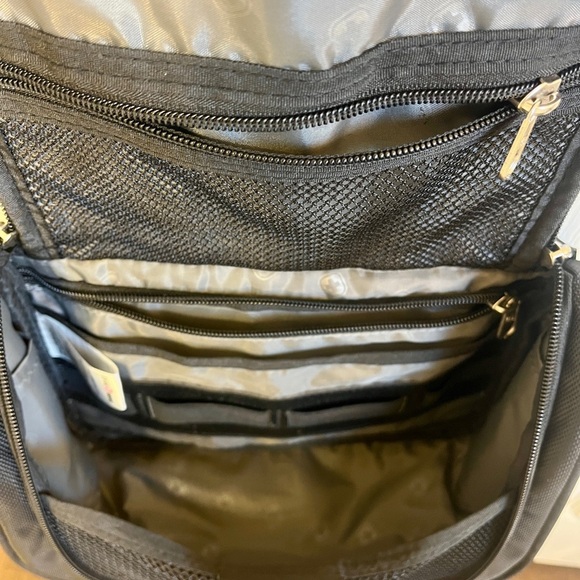 SwissGear Black Travel Toiletry Bag - Picture 7 of 12